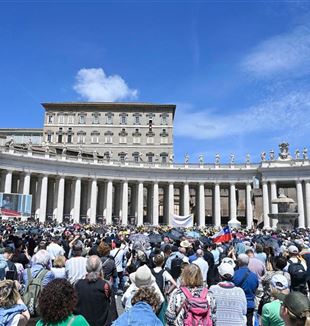 Plac Świętego Piotra podczas Regina Caeli w niedzielę 5 maja 2024 (Riccardo Antimiani/Ansa)