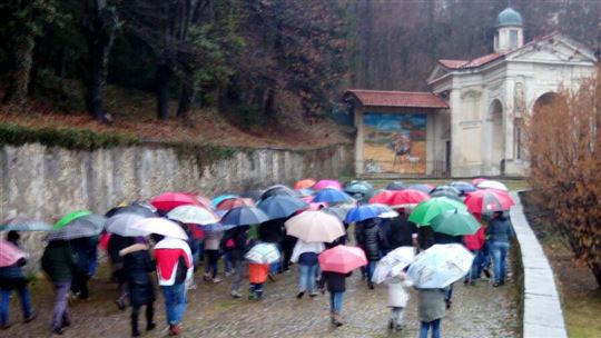 Przyjaciele na pielgrzymce na Świętą Górę w Varese podczas ciąży Silvii