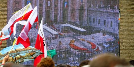 Plac św. Piotra w dniu beatyfikacji Jana Pawła II (fot. Agnieszka Kazun)