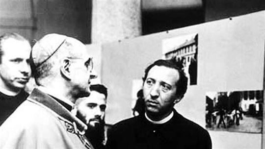 Wówczas kardynał Montini z księdzem Giussanim
