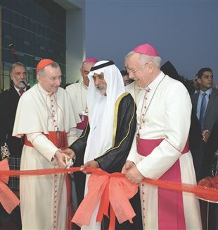 Kardynał Pietro Parolin i biskup Paul Hinder inaugurują kościół św. Pawła