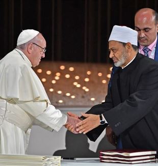 Papież Franciszek z Wielkim Imamem Al-Azhar, Ahamadem al-Tayyibem