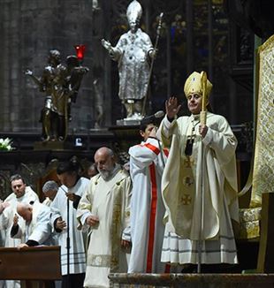 Abp Mario Delphini podczas Mszy św. z okazji rocznicy śmierci ks. Giussaniego. Katedra w Mediolanie, 11 lutego 2019