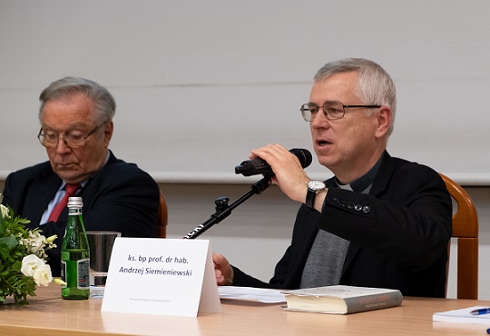 Od lewej: Krzysztof Zanussi i bp Andrzej Siemieniewski