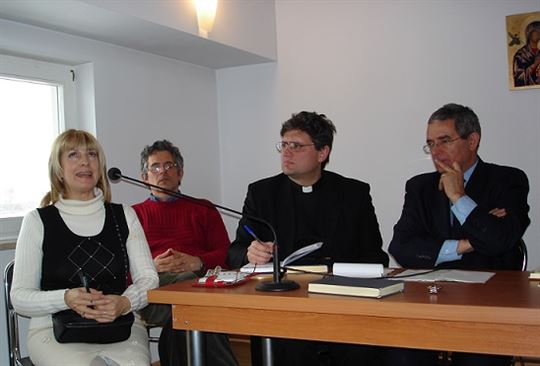 Od lewej: Jone, Luigi Crisanti, ks. Andrea d`Auria i J. Carras