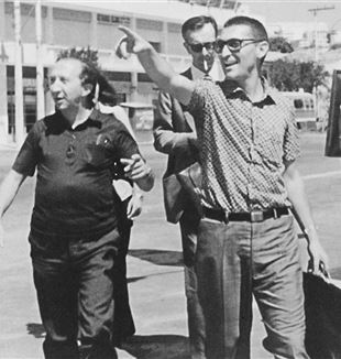 Od lewej: ks. Giussani, ks. Francesco Ricci i ks. Pigi Bernareggi. Sao Paolo del Brasile, 1974 (©Fraternità di CL)
