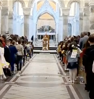 Papież w kościele Niepokalanego Poczęcia w Karakosz (fot. VaticanNews)