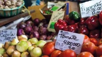 Ceny warzyw zapisane w starych i nowych boliwarach: w październiku w Wenezueli zostało odjętych sześć zer z waluty, żeby ułatwić transakcje