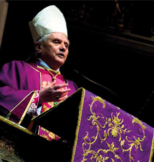 Katedra w Mediolanie, 24 lutego 2005. Ówczesny kard. Ratzinger podczas homilii