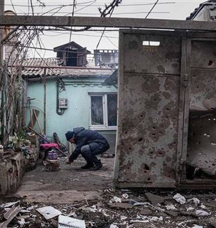Zbombardowany dom w Mariupolu, 9 marca 2022 (Foto: Ansa)