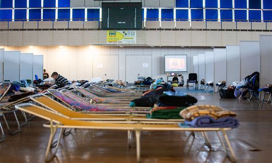 Chełmski ośrodek sportowy na granicy z Polską, w którym przebywają uchodźcy z Ukrainy (© Gabriel Piętka)