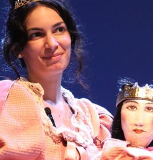 Sofia Romano w roli Księżniczki w inauguracyjnym spektaklu Tutti liberi („Wolni wszyscy”)