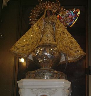 <em>Virgen de la Caridad del Cobre</em> w Sanktuarium El Cobre. Patronka Kuby