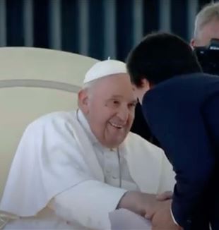 Papież Franciszek pozdrawia Davide Prosperiego