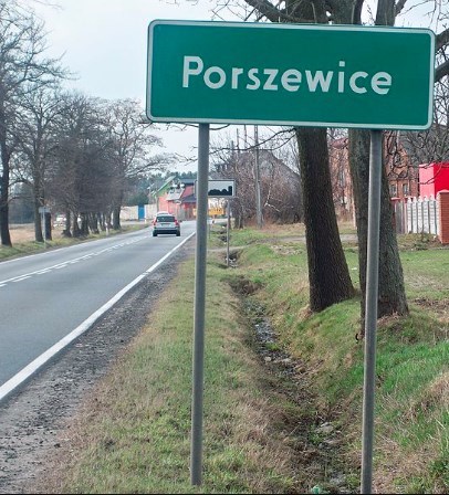 Tablica miejscowości od strony Świątników. Źródło: Wikipedia