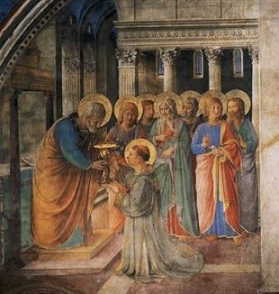 Fragment fresku w kaplicy Niccolina, autorstwa Fra Angelico, przedstawiający św. Piotra poświęcającego Siedmiu Diakonów. Św. Szczepan męczennik na kolanach. Źródło: Wikipedia