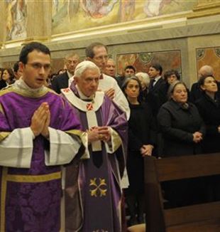 Benedykt XVI podczas mszy św. w intencji Emaueli Camagni, 2 grudnia 2010 