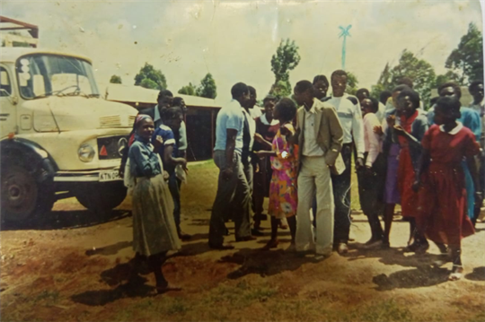 Cyprian (oznaczony niebieskim „x”) w swoim „pierwszym dniu z przyjaciółmi z Comunione e Liberazione w Lagata, koło Nairobi”.