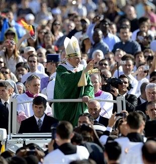 Benedykt XVI w dniu otwarcia Roku Wiary, 11 października 2012 (Catholic Press Photo)