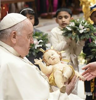 Papież Franciszek podczas Mszy świętej w Boże Narodzenie (Vatican Media/Catholic Press Photo)