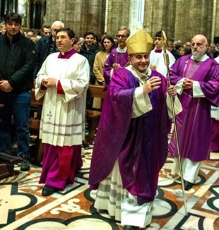 Arcybiskup Mario Delpini podczas Mszy za księdza Giussaniego. Katedra w Mediolanie, 26 lutego 2024 (Pino Franchino/Archiwum CL)