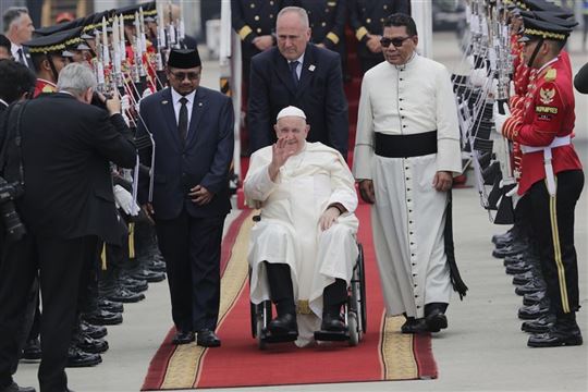 Przybycie Papieża Franciszka do Dżakarty, Indonezja (fot. Ansa/Epa/Bagus Indahono)