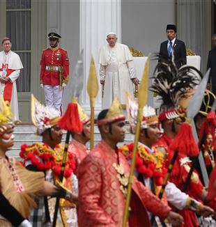 Papież Franciszek w Indonezji (fot. Ansa/Alessandro Di Meo)