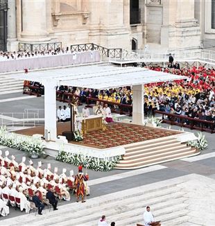 Msza św. na ponowne otwarcie Synodu Biskupów (fot. Ansa)