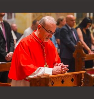 Kardynał Pizzaballa podczas modlitwy (©Łaciński Patriarchat Jerozolimy)