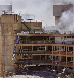Skrzydło szpitala Soroka w Beer Szewie, trafione irańskim pociskiem 18 czerwca