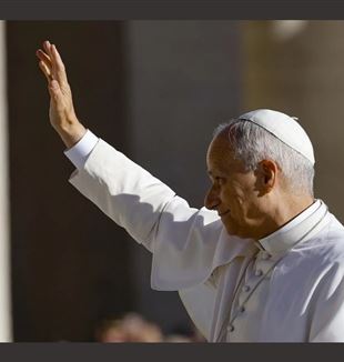 Papież Leon na Placu św. Piotra (©Ansa/Fabio Frustaci)