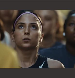 Kadr z reklamy „Why do it?”