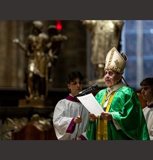 Abp Mario Delpini ogłasza zakończenie diecezjalnego etapu procesu beatyfikacyjnego ks. Giussaniego (©Giovanni Dinatolo)