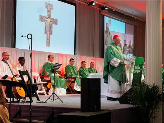 Msza św. Pod przewodnictwem Timothy Daltona, emerytowanego Biskupa Nowego Yorku