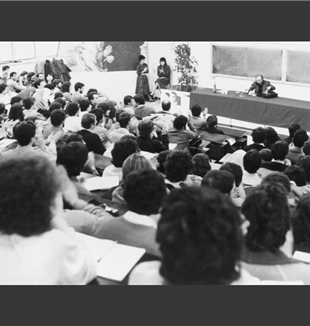 Don Giussani podczas spotkania w latach osiemdziesiątych (©Fraternità CL/Federico Brunetti)