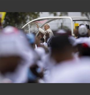Leo XIV w Kilambie w Angoli, gdzie odprawił Mszę (©Ansa/EPA/Jose Sena Goulao)