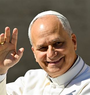 Wizerunek papieża Leona XIV na okładce lipcowo-sierpniowego numeru „Tracce” (©Alessia Giuliani/Catholic Press Photo)