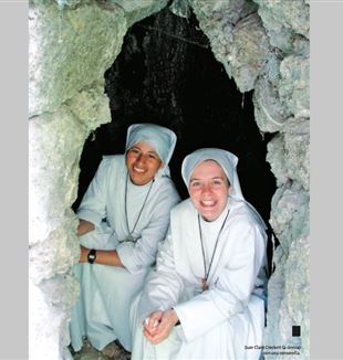 Siostra Clare (z prawej) ze swoją współsiostrą