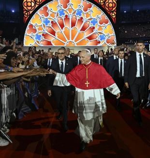 Papież Leon na Stade de France, gdzie spotkał się z 80 tysiącami młodych ludzi ©Ansa/Vatican Media